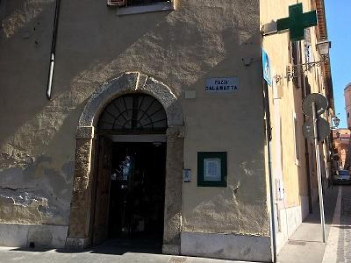 Si trasferisce la farmacia Calamatta
