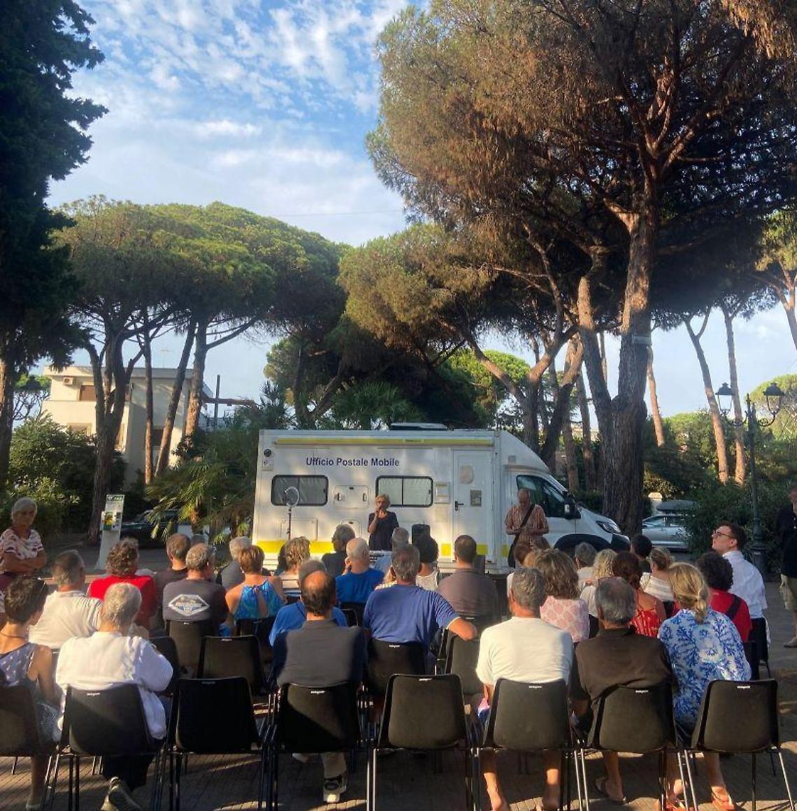 «Pini abbattuti per la sicurezza idrica e stradale. Intervento inevitabile»