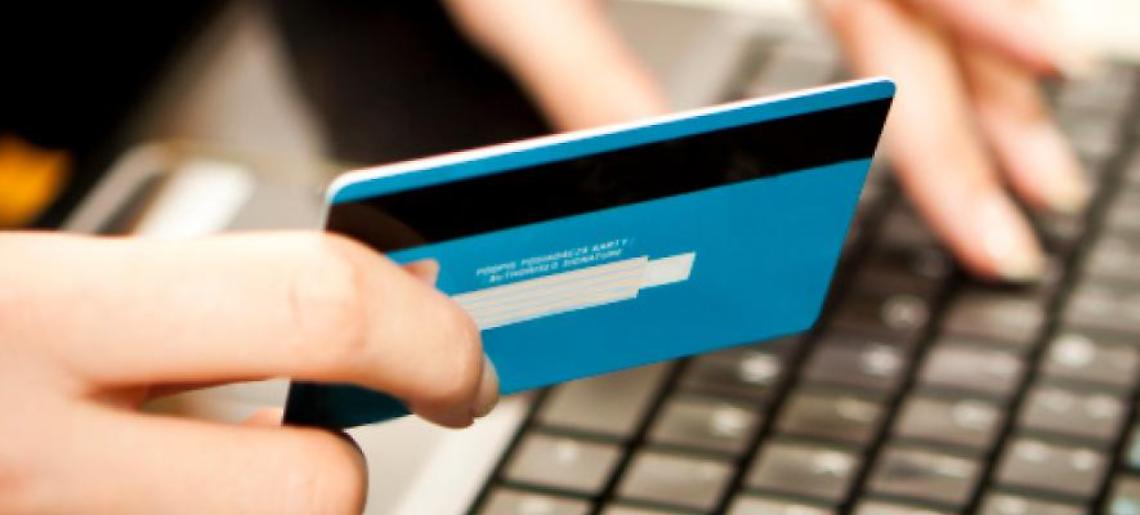 Mettono in vendita un’auto online, intascano i soldi e spariscono