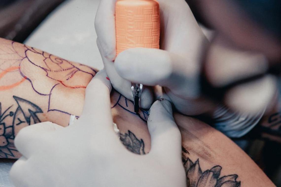 Viterbo: chiusa attività di tatuaggi e piercing