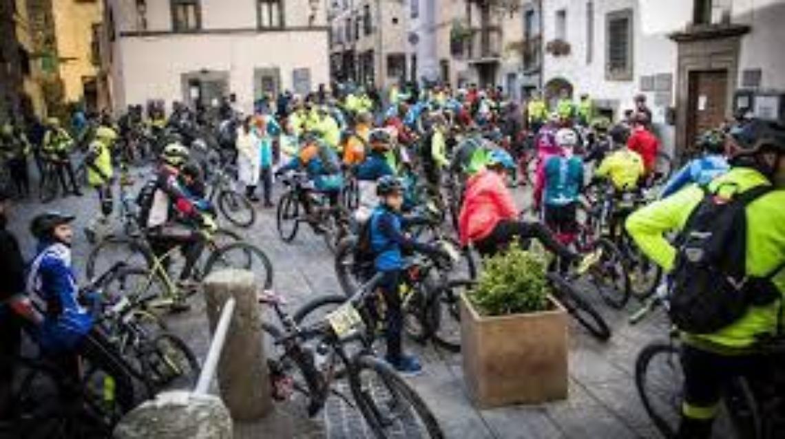 Sport e solidarietà con il “Tour brûlé”: al via l’ottava edizione della cicloturistica