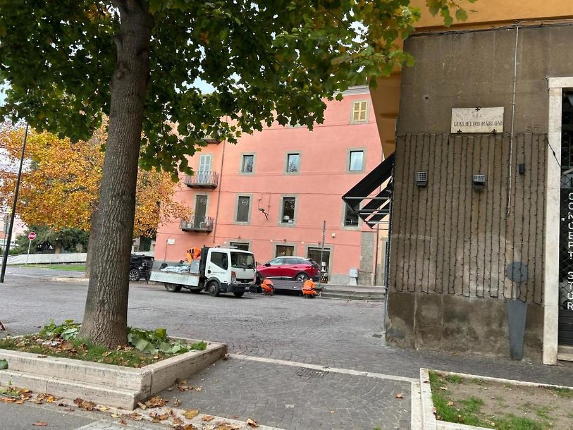 Liti e aggressioni al Sacrario, via le panchine