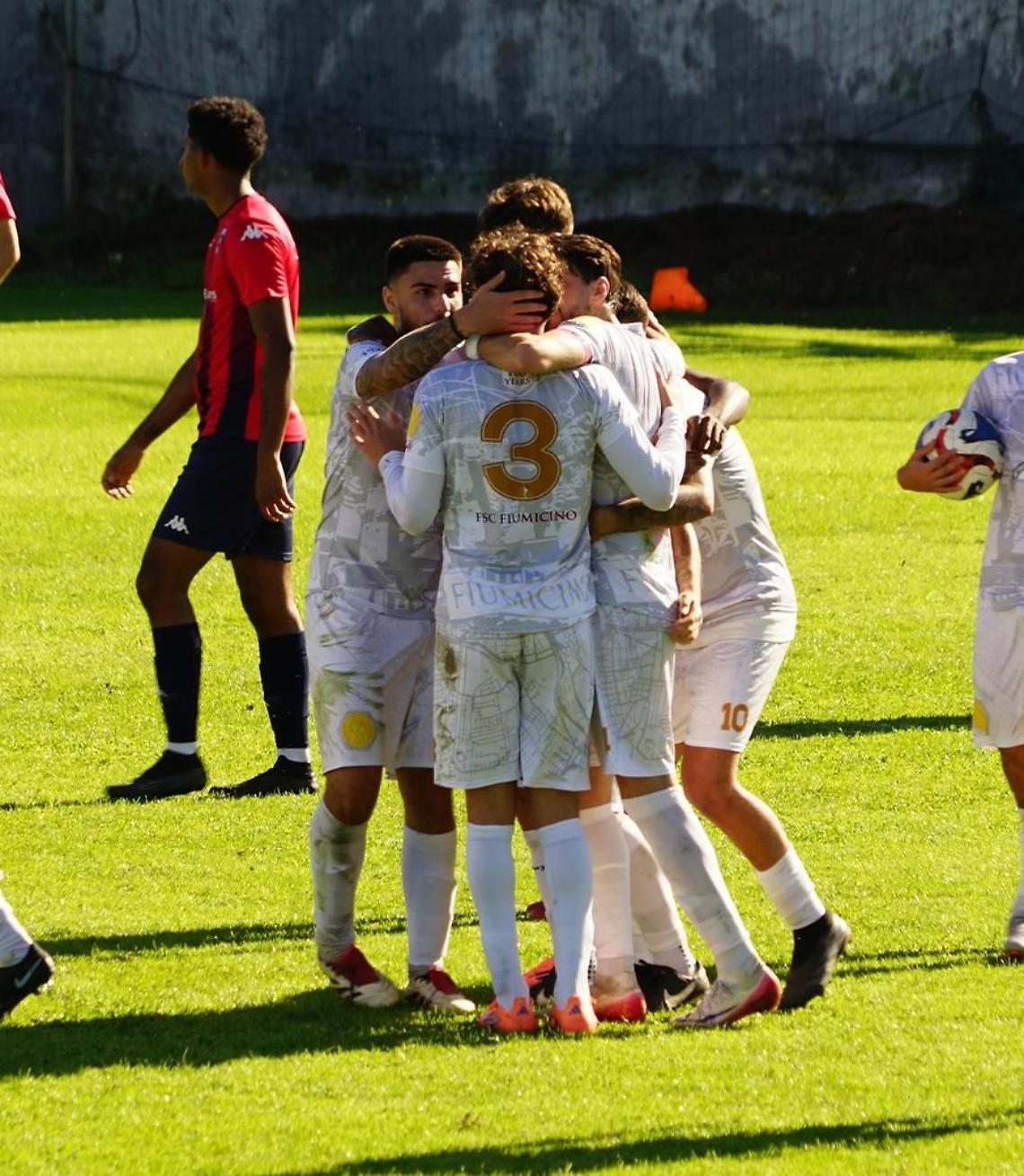 Prima vittoria al “Desideri” da rimandare per mister Albano: il Fiumicino impatta 2-2 con l’Academy Ladispoli