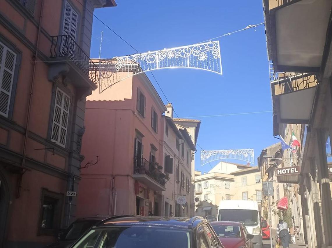 Viterbo: luminarie in centro, il Natale è alle porte