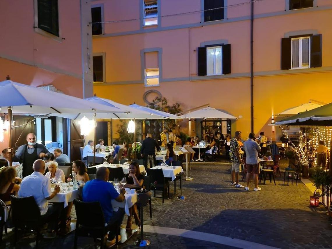 Quattro portuali protagonisti di violente liti con i gestori dei locali