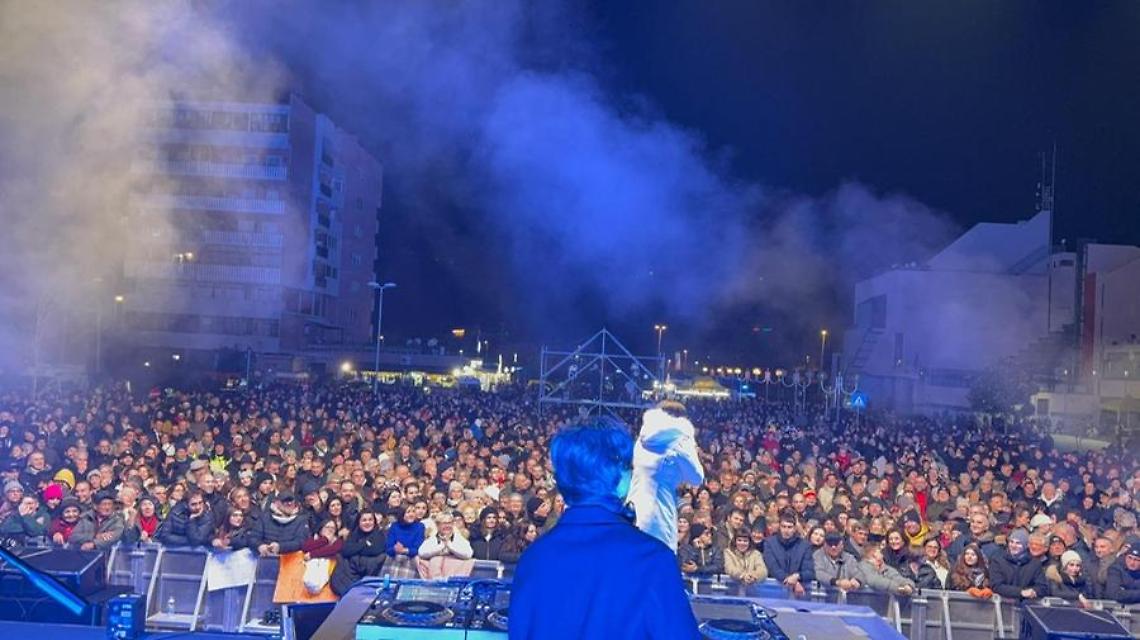 «Il bando è solo fumo negli occhi», si accende già il Capodanno da 400mila euro