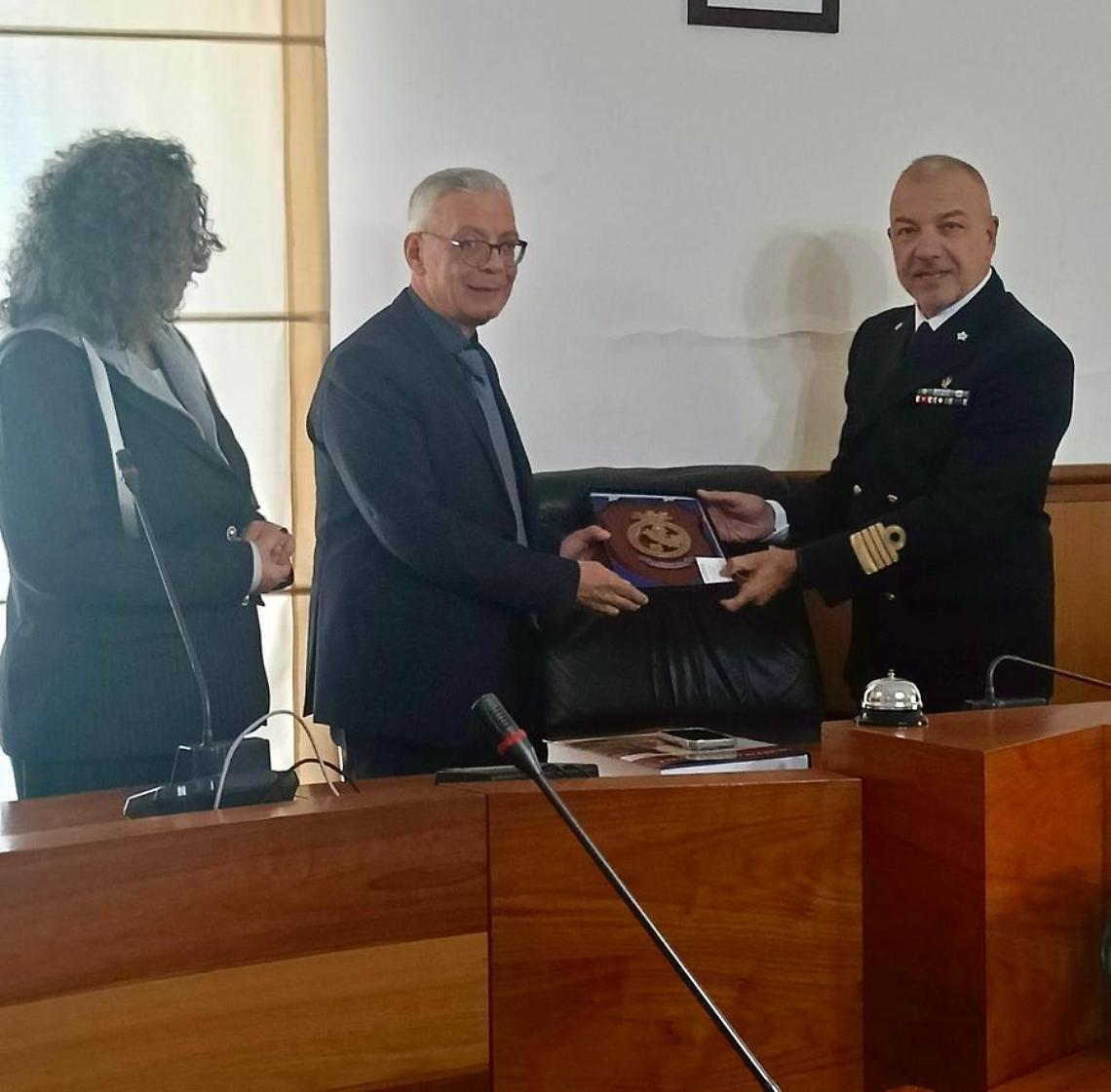 Il prefetto di Viterbo e il nuovo direttore marittimo del Lazio Nicastro in visita a Montalto di Castro