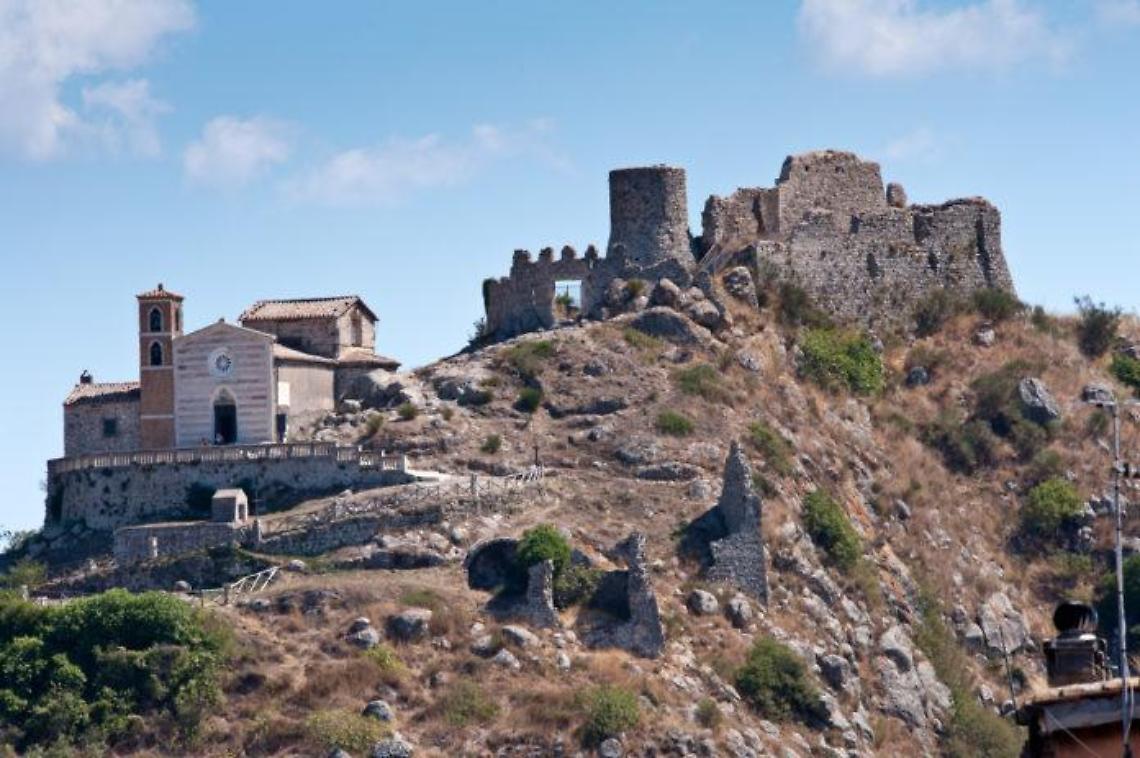 Alla scoperta di Tolfa: oggi trekking urbano con La Rocca