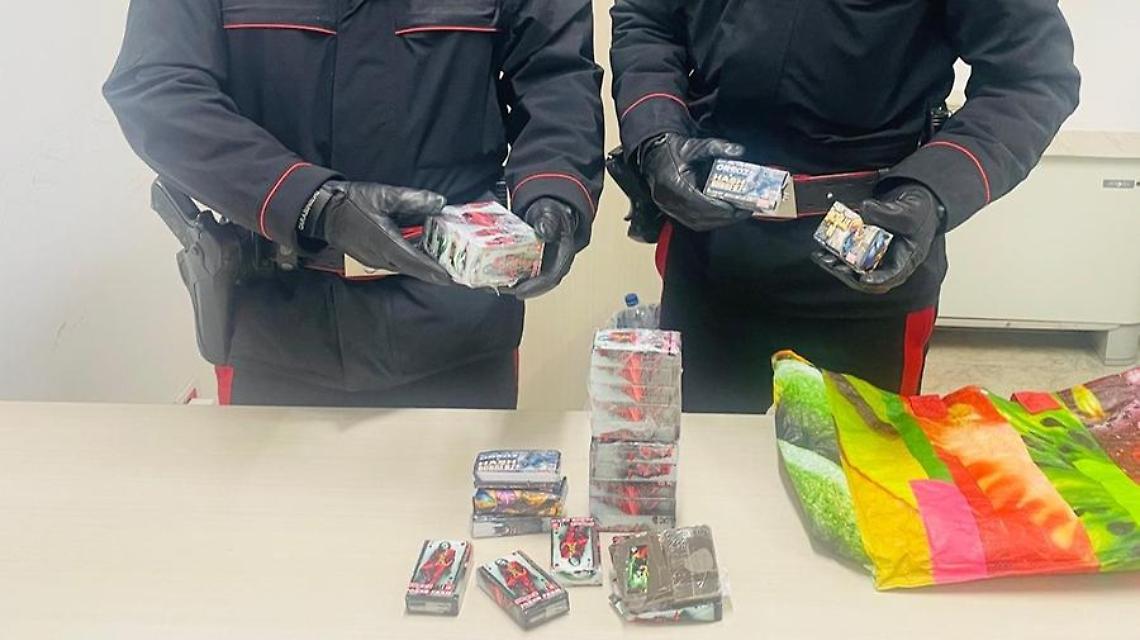 Giovane fermato in auto con 2,5 kg di hashish: arrestato