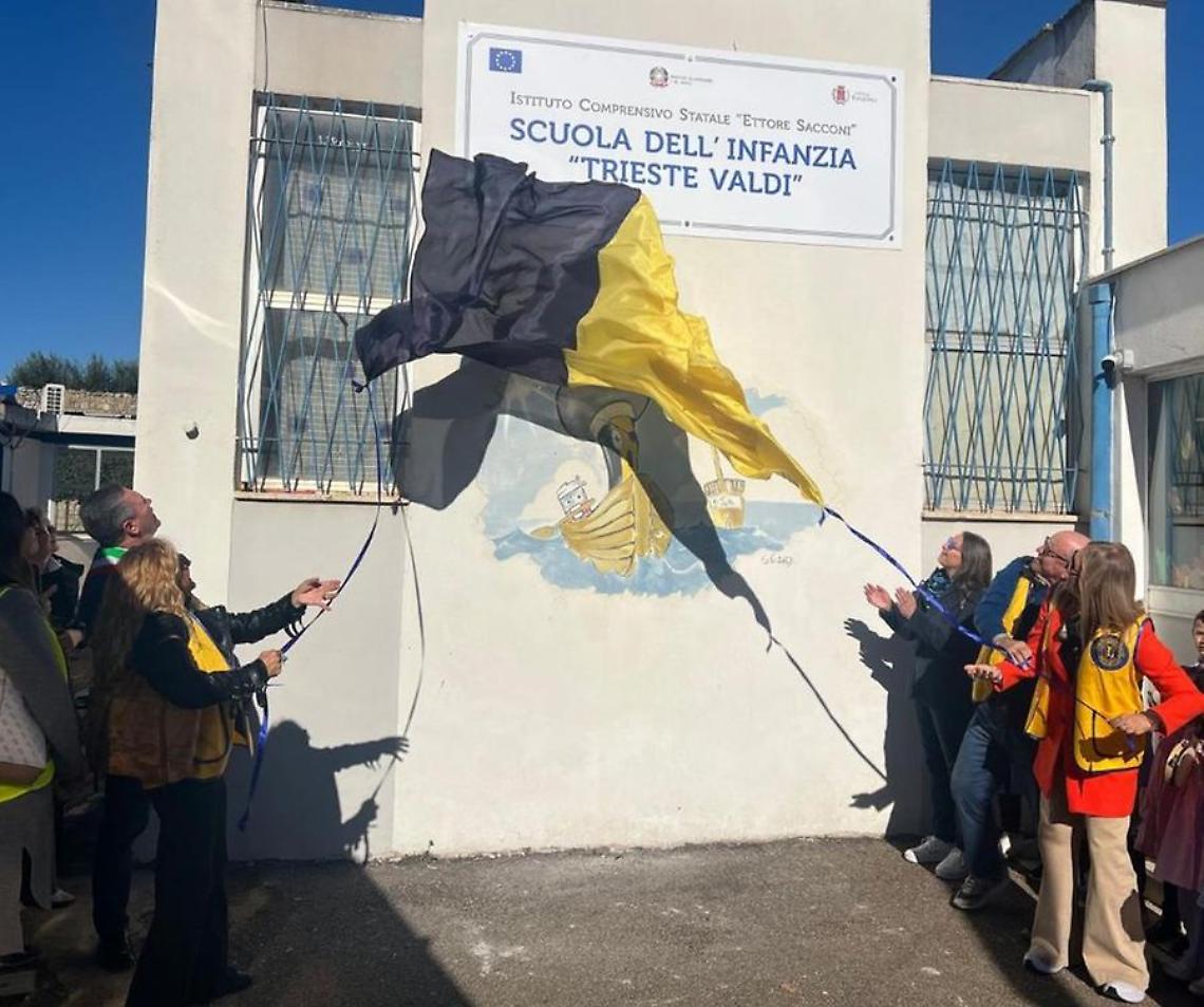 Il Lions Club Tarquinia dona una nuova targa d’intitolazione alla scuola dell’infanzia “T. Valdi”