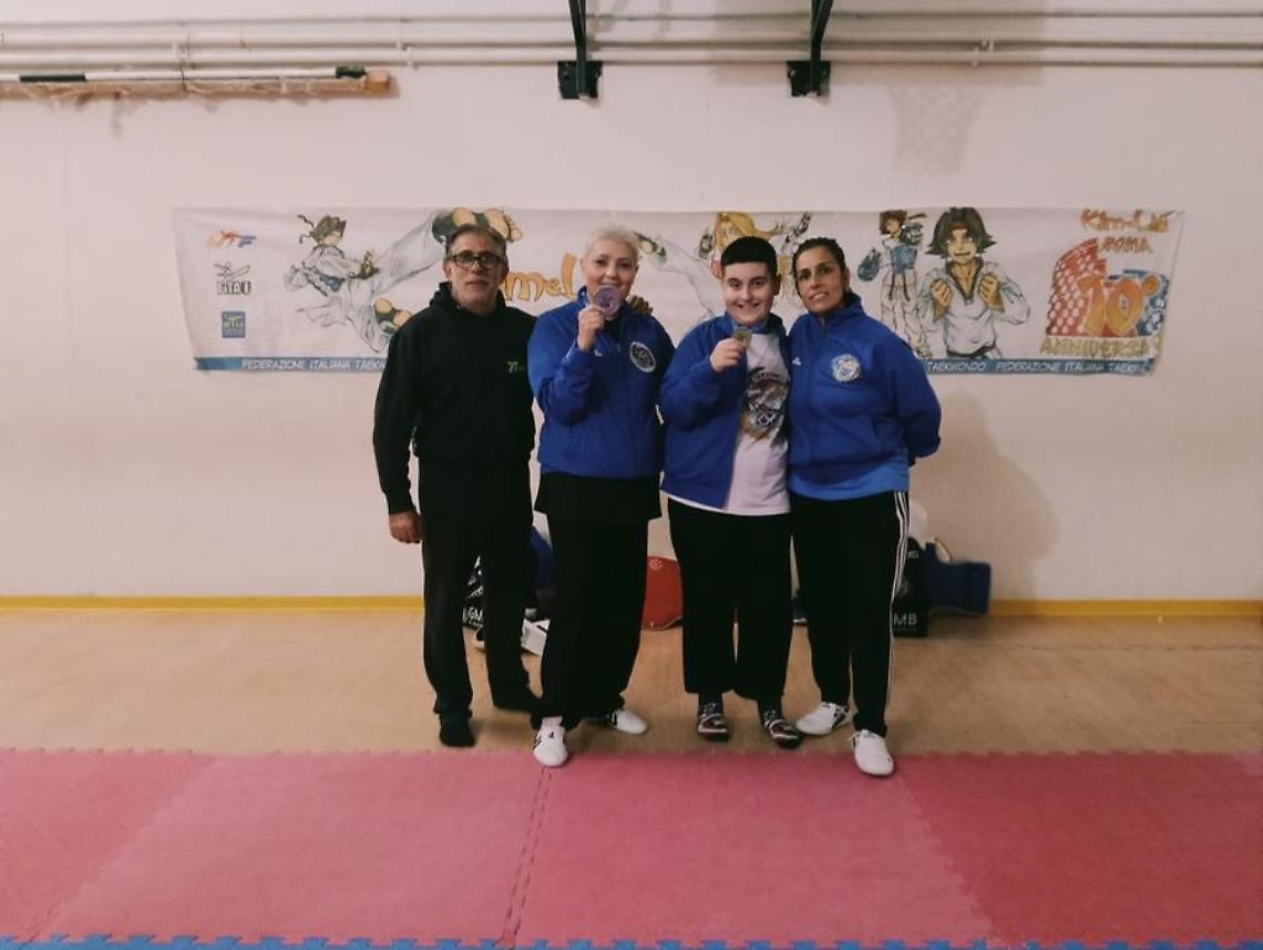 Mamma e figlio brillano al Lazio Open: due medaglie all’esordio per la Taekwondo Civitavecchia