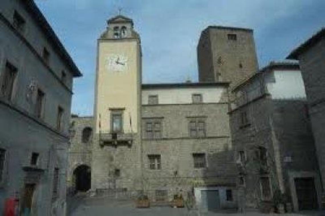 La rupe s’illumina di rosso