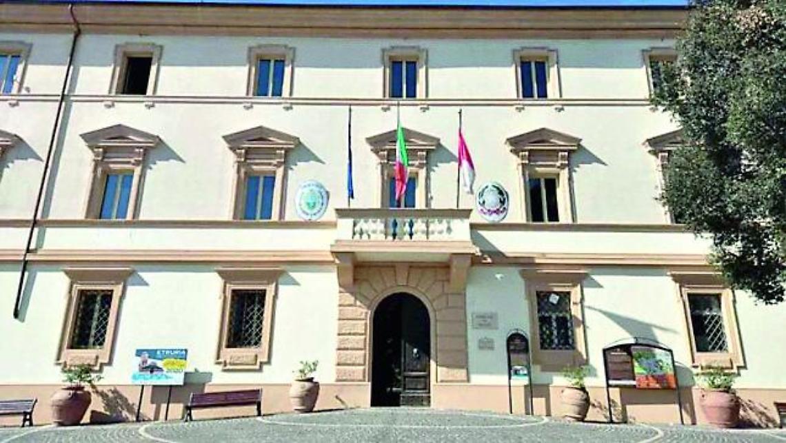Protesta del Pd per il cantiere in piazza Vecchia. Replica la sindaca: «Intervento necessario e strategico»