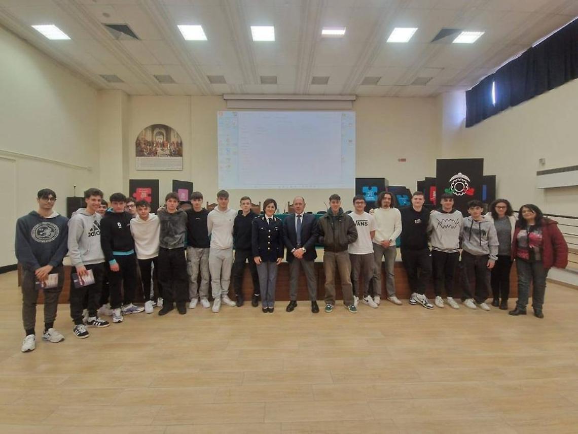 Viterbo: polizia di Stato in campo contro la violenza di genere