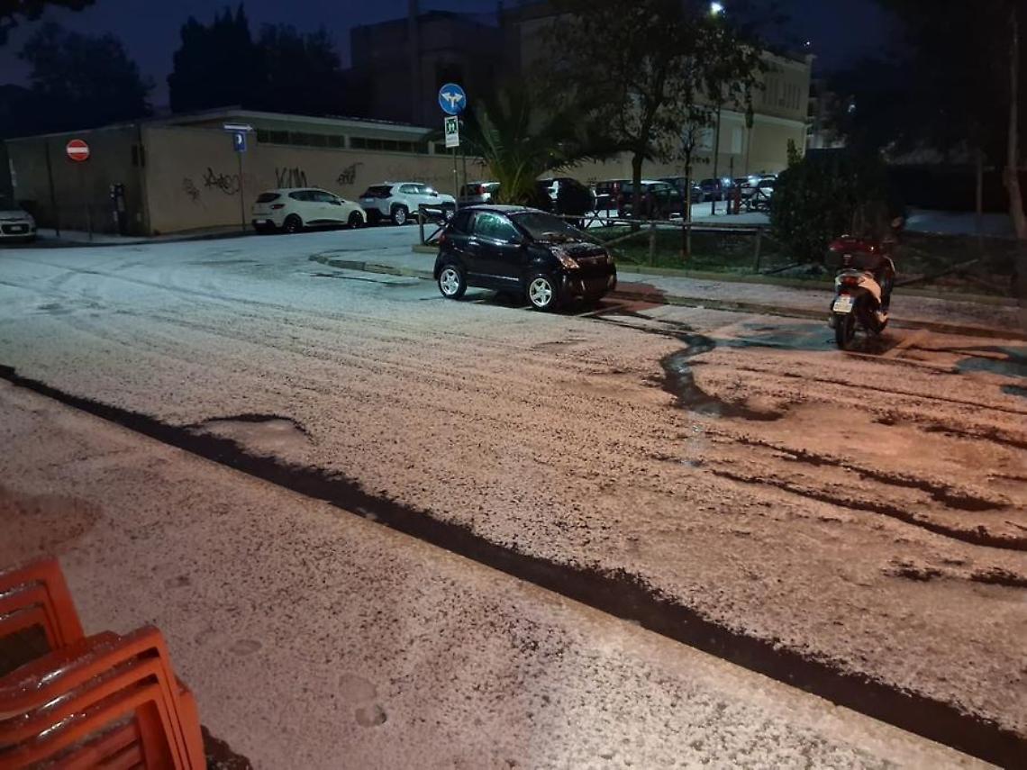 Civitavecchia si sveglia imbiancata