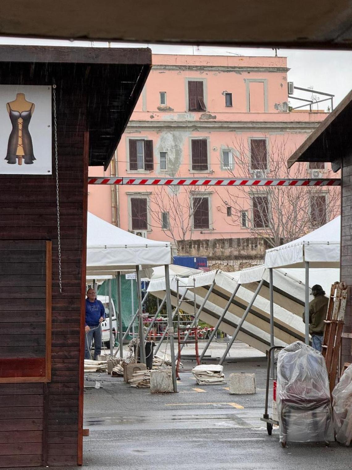 Restyling mercato, iniziate le operazioni per il trasferimento