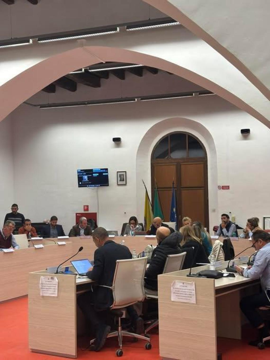 Roghi tossici, carenze strutturali di scuola e parchi: tutti i punti del prossimo consiglio