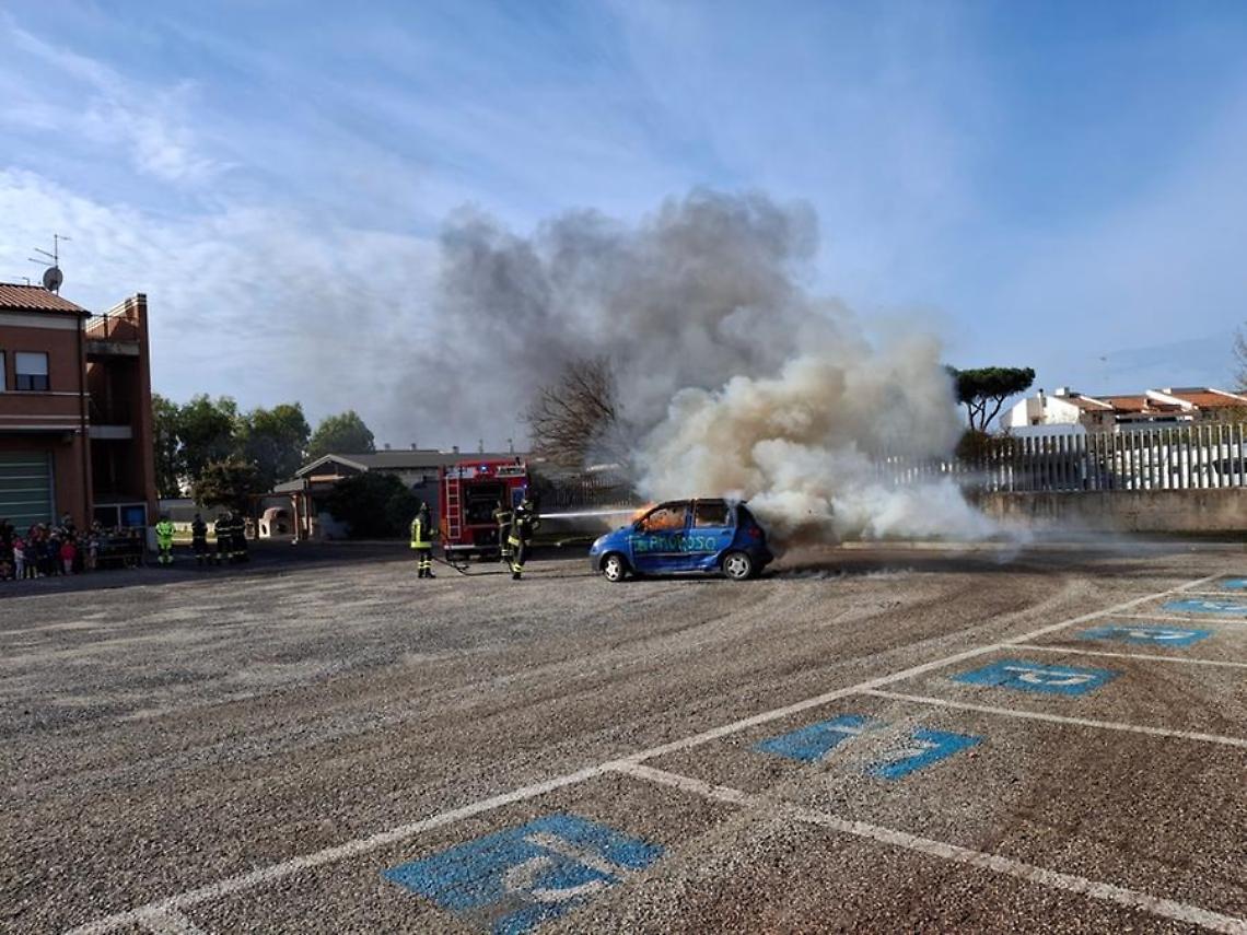 Arriva Santa Barbara e la caserma dei pompieri apre anche ai bambini