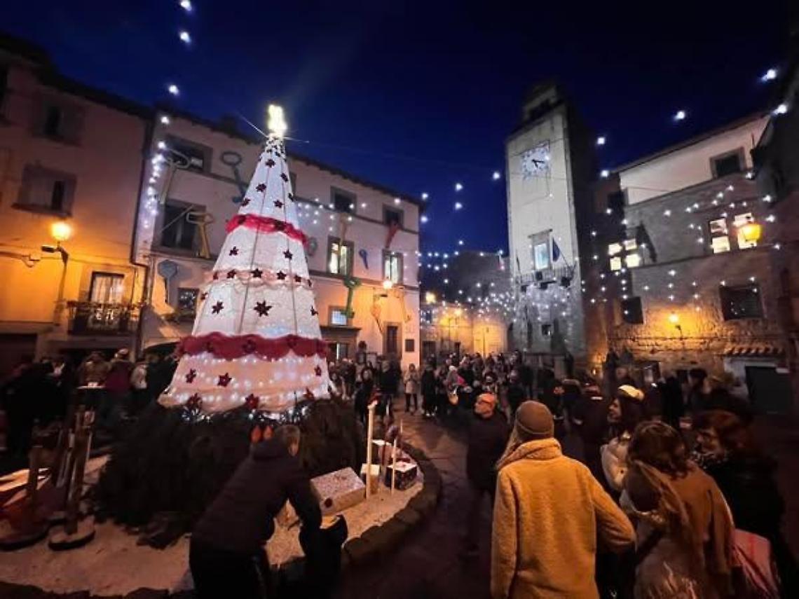 Il borgo sospeso si veste a festa