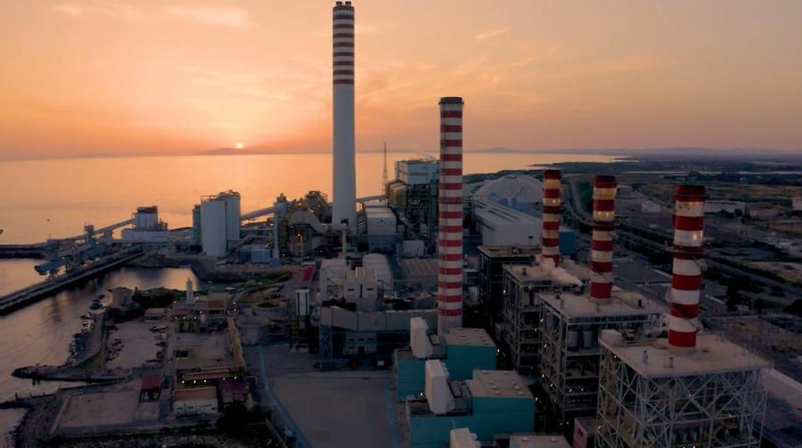 Cambia lo skyline: si demolisce la ciminiera del gruppo 4