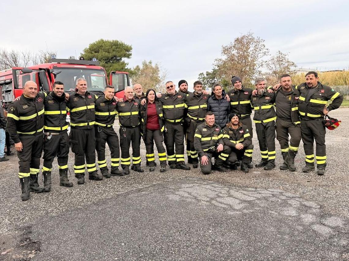 Esplosioni e salvataggi in caserma, lo show è per i bambini delle scuole