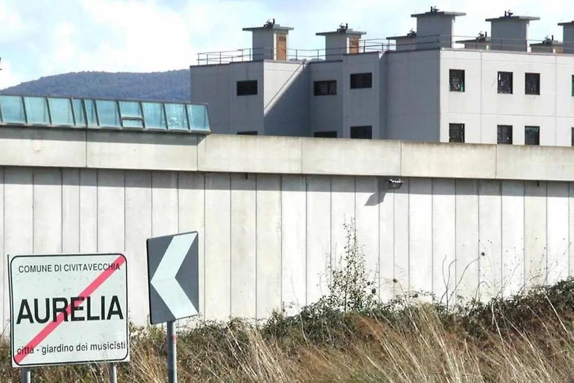 Colloquio hot in carcere: donna denunciata per atti osceni