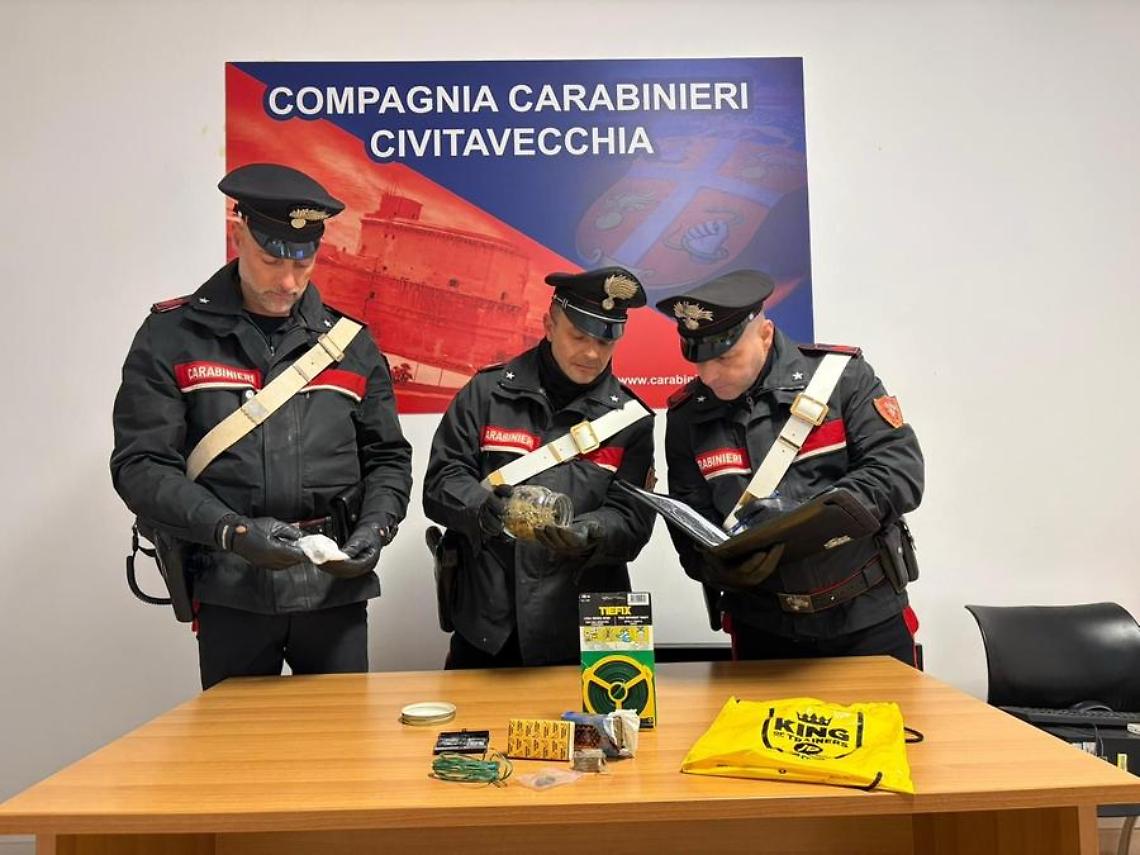 Nascondeva in casa hashish, cocaina e marijuana: giovane arrestato a Tolfa dai Carabinieri