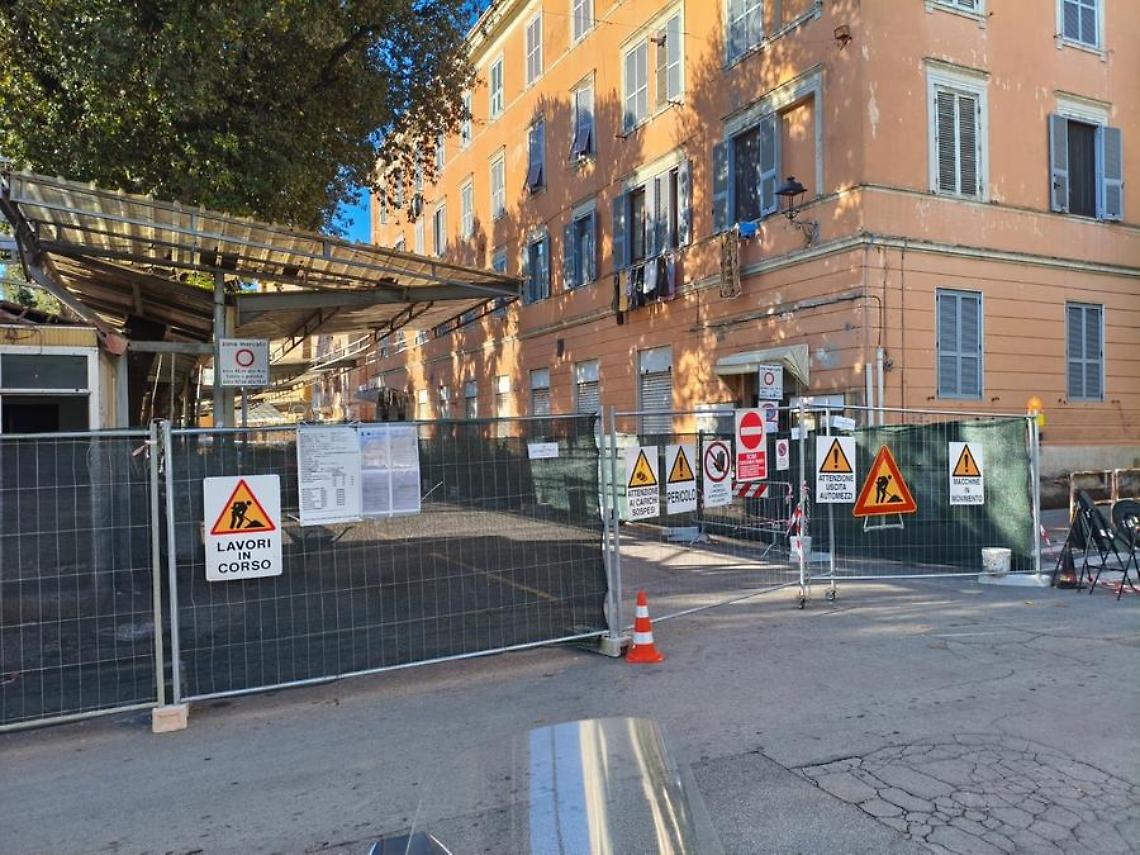 Il cantiere si allarga e ‘’copre’’ i commercianti: mattinata di proteste