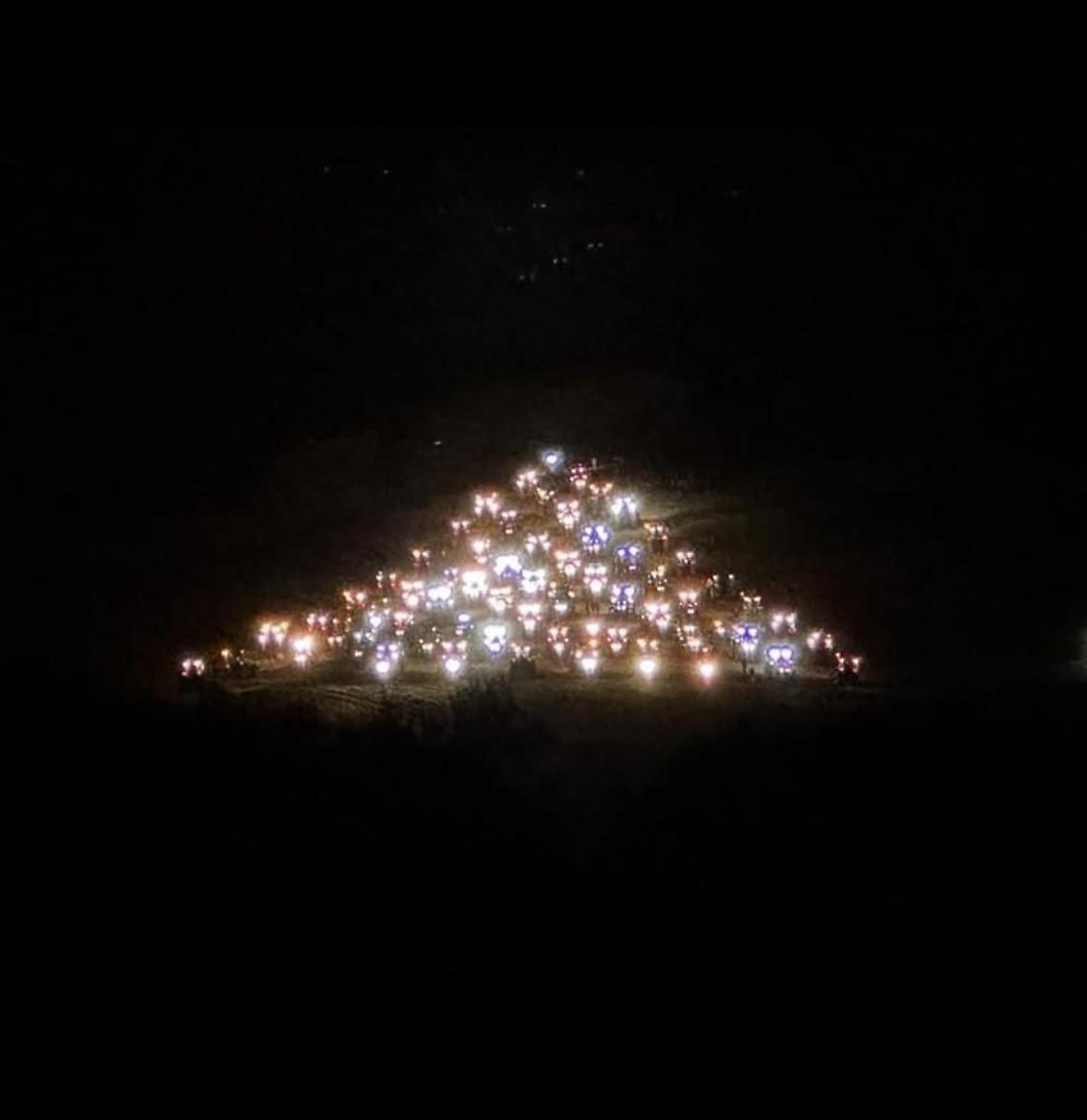 A Due Casette torna l&rsquo;albero di Natale dei trattori