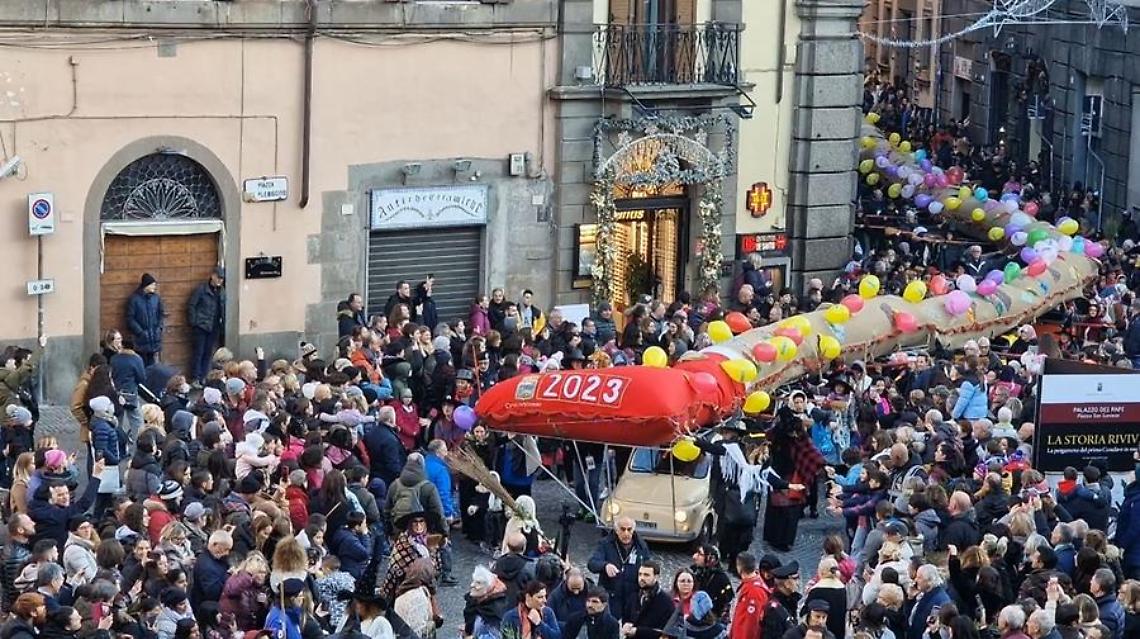 Calza della befana pi&ugrave; lunga del mondo, attenzione alle modifiche alla viabilit&agrave;