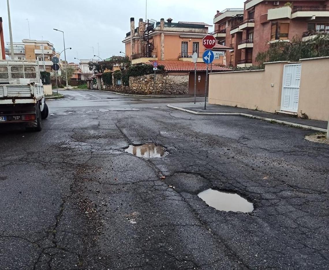 Buche a macchia di leopardo dopo le piogge