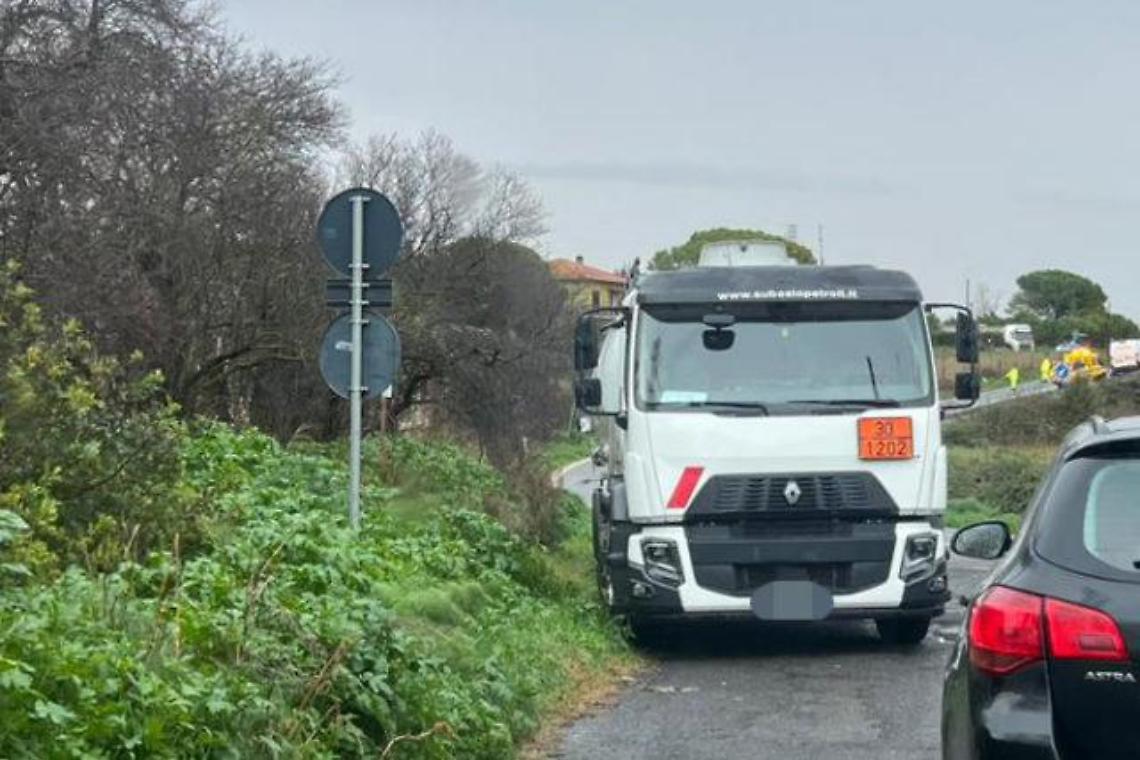 Scontro autocisterna-furgone sull&rsquo;Aurelia bis: traffico bloccato tra Tarquinia e Monte Romano