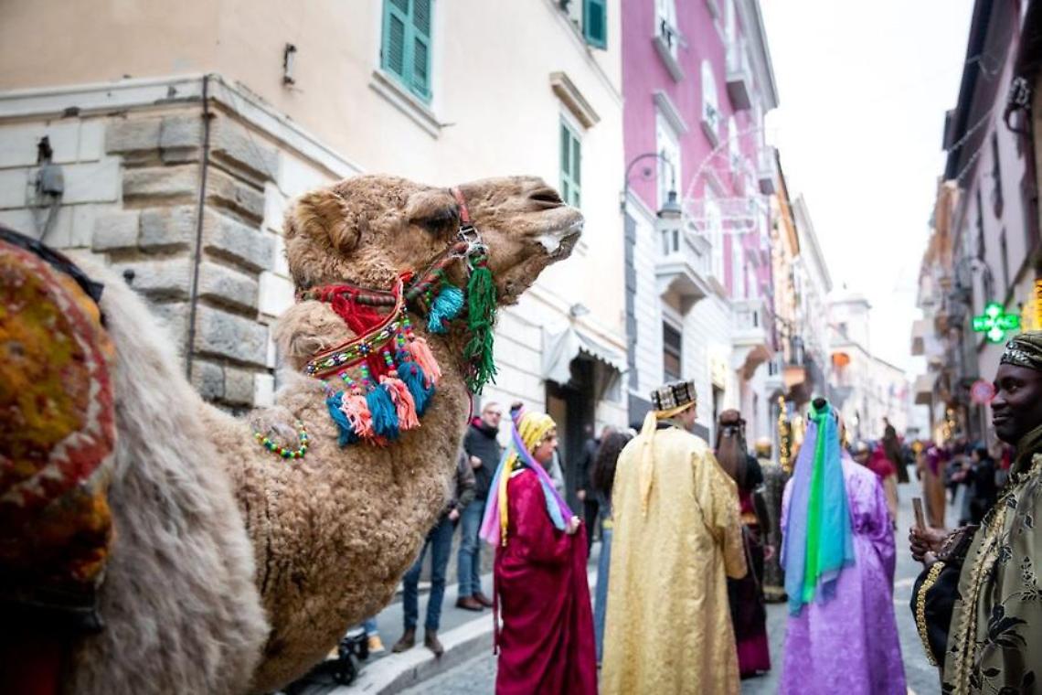Presepe vivente Tarquinia, arrivano i re magi a dorso di cammello