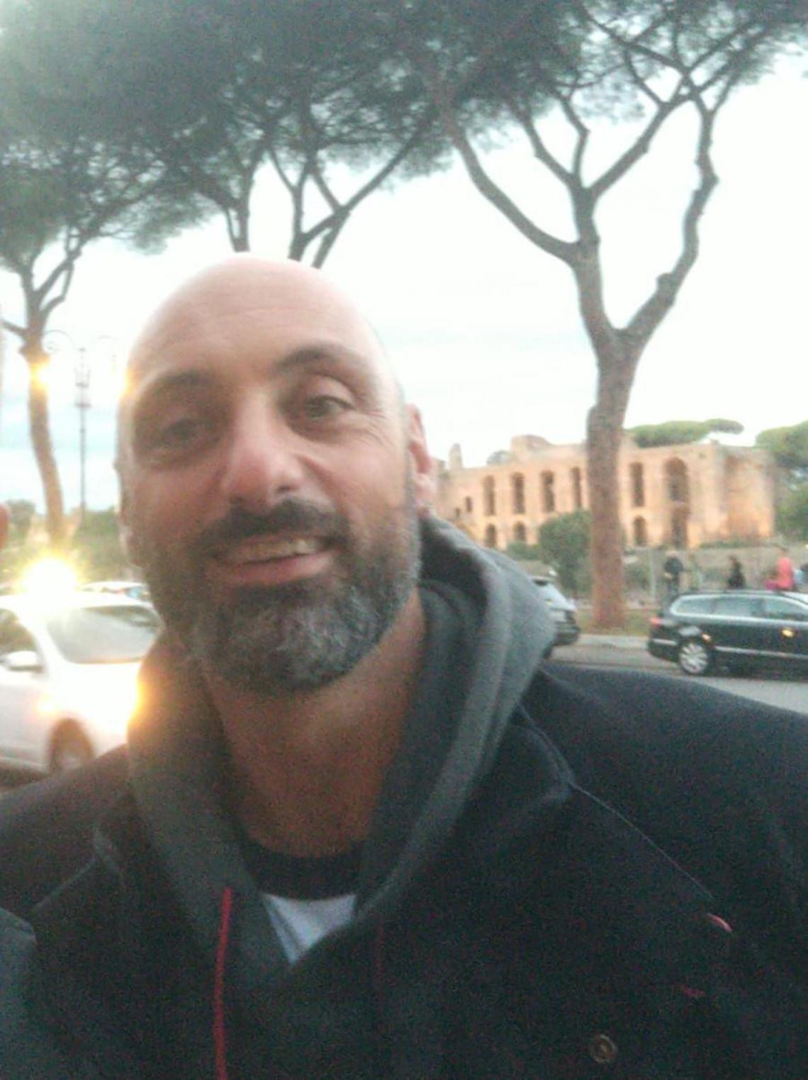 Un omaggio a Giuliano Falcioni, la cerimonia durante la gara di basket
