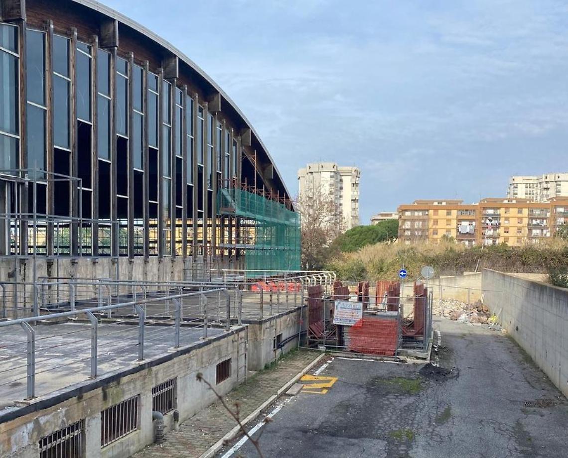 PalaGalli, &ldquo;stiamo lavorando per voi&rdquo;? Le foto dicono altro