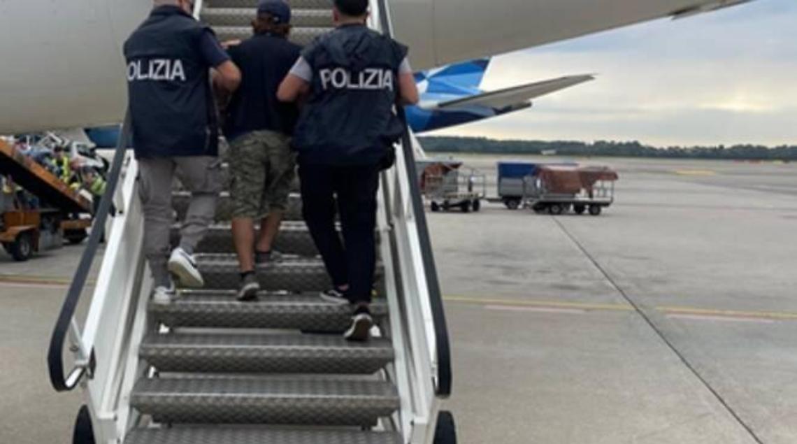 Viterbo: Rimpatriato il 22enne tunisino gi&agrave; espulso due volte