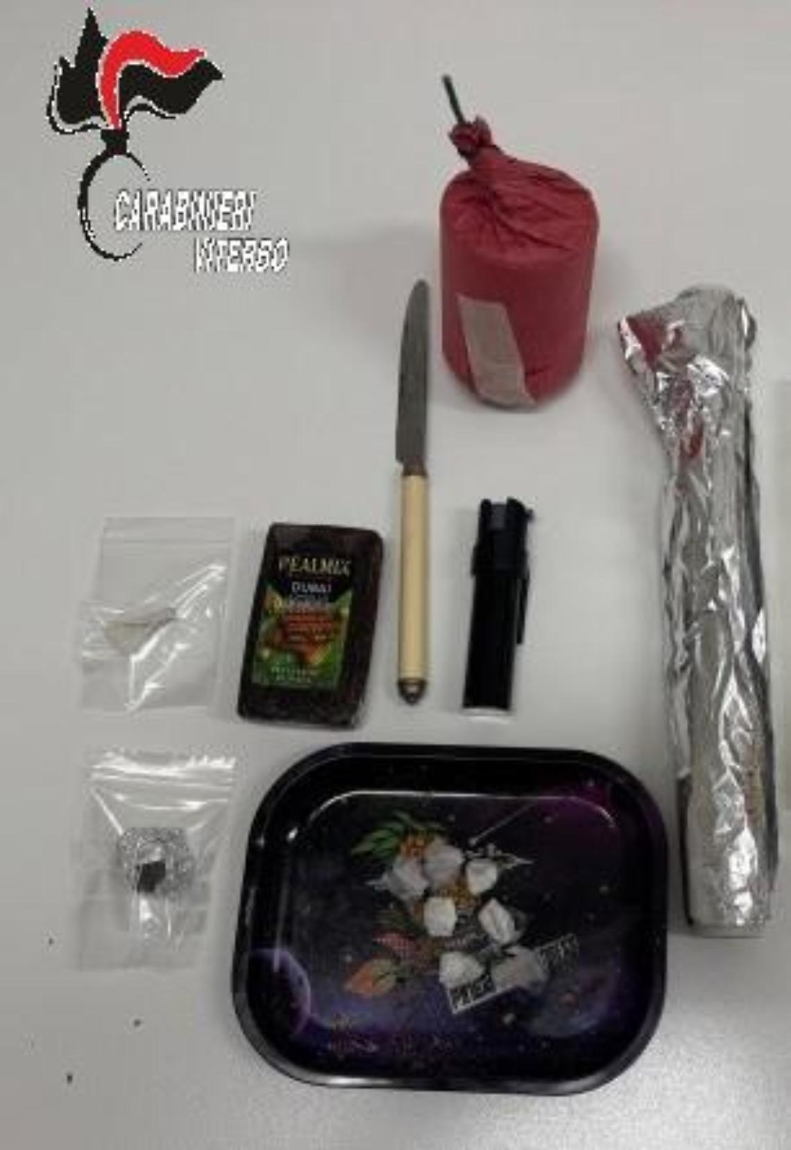 Droga ed esplosivo per bomba carta, in due nei guai