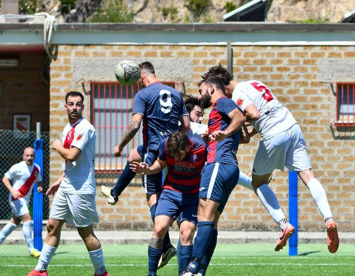 Tolfa con l&rsquo;elmetto per il match contro l&rsquo;Atletico Cimina