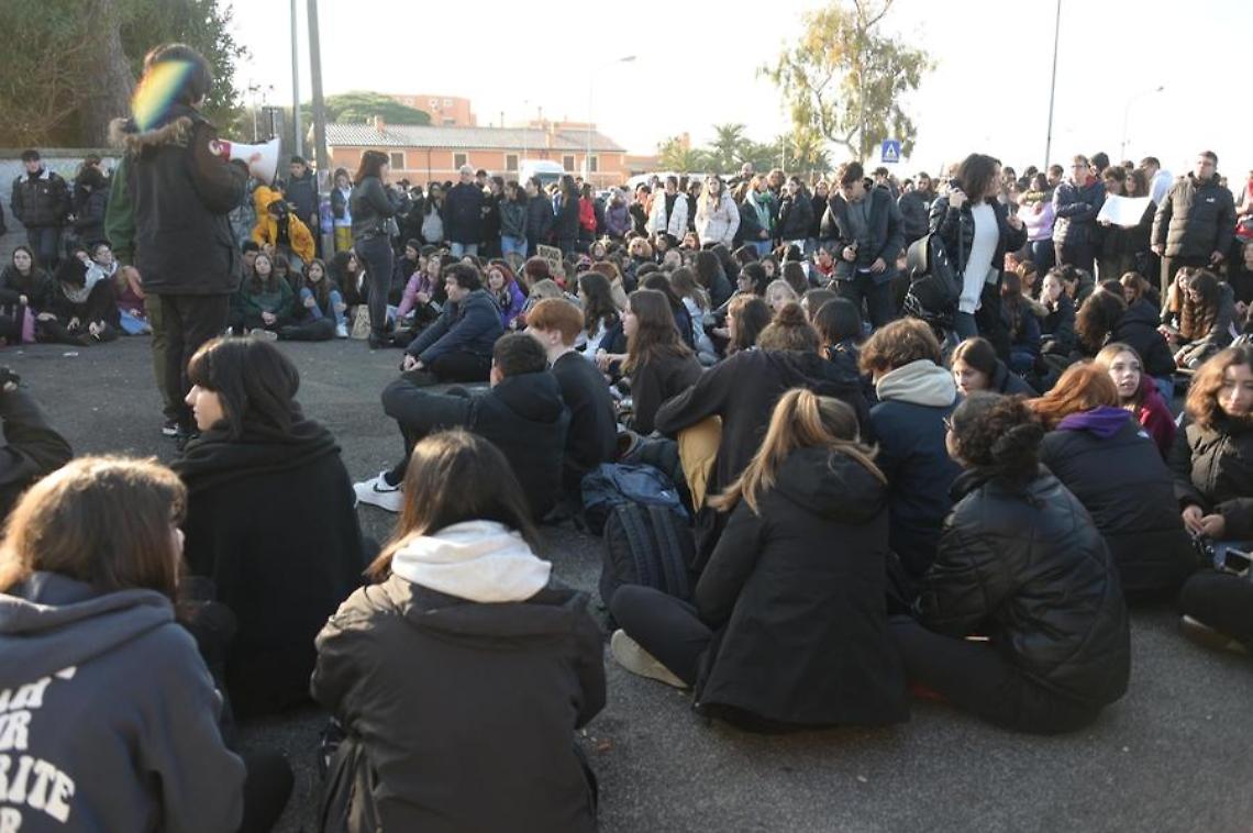 Scuole senza acqua, scatta la protesta