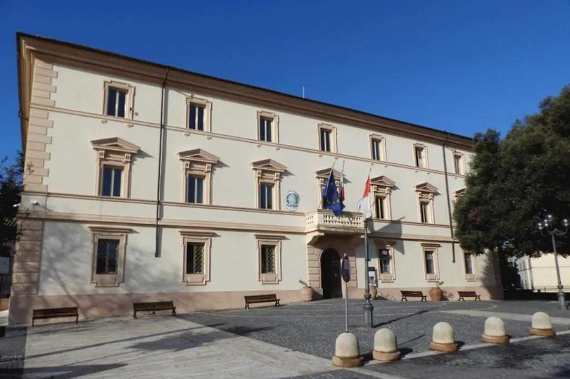 Comune: &laquo;In attesa che la situazione si normalizzi, la scuola di via Lizzera sar&agrave; alimentata da generatore di corrente&raquo;