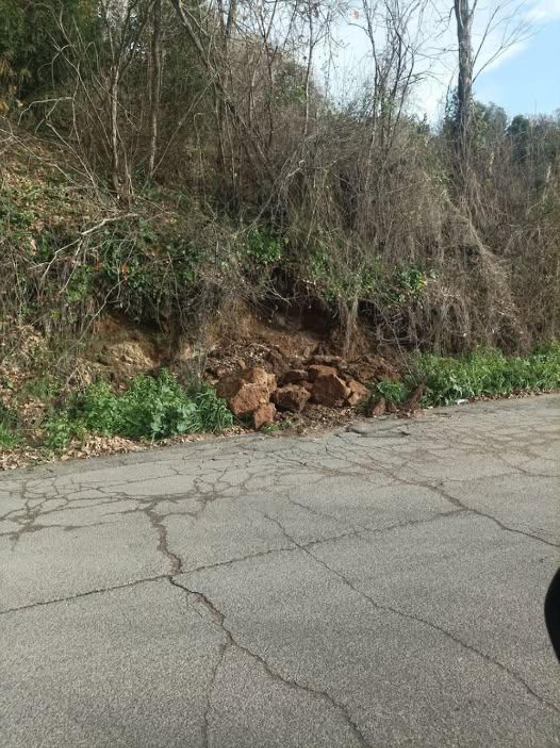 Buche e frane, tanti pericoli nelle periferie etrusche