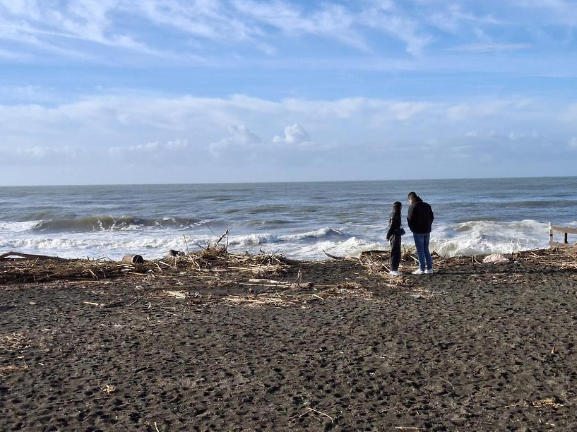 Sulle spiagge un &ldquo;tappeto&rdquo; di rifiuti