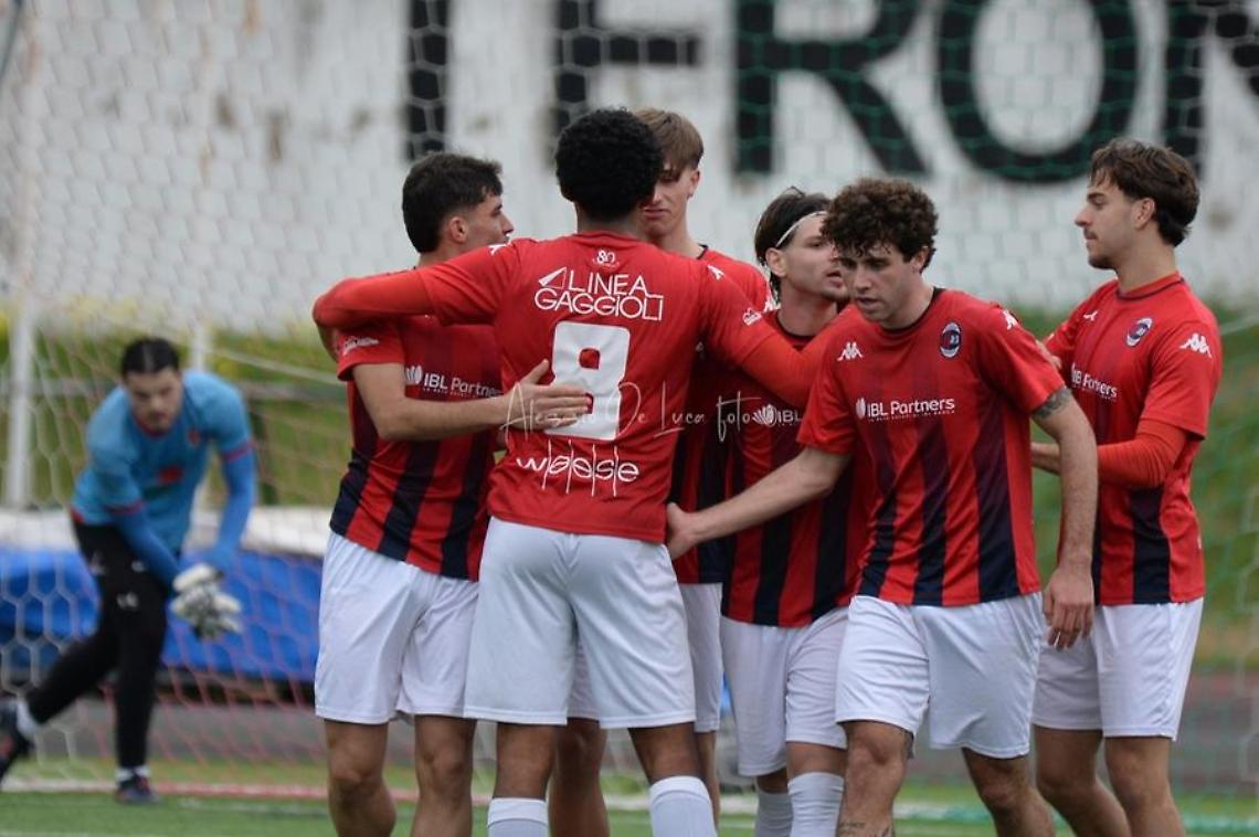 Uno strepitoso Ladispoli mette i piedi sulla semifinale: poker alla De Rossi