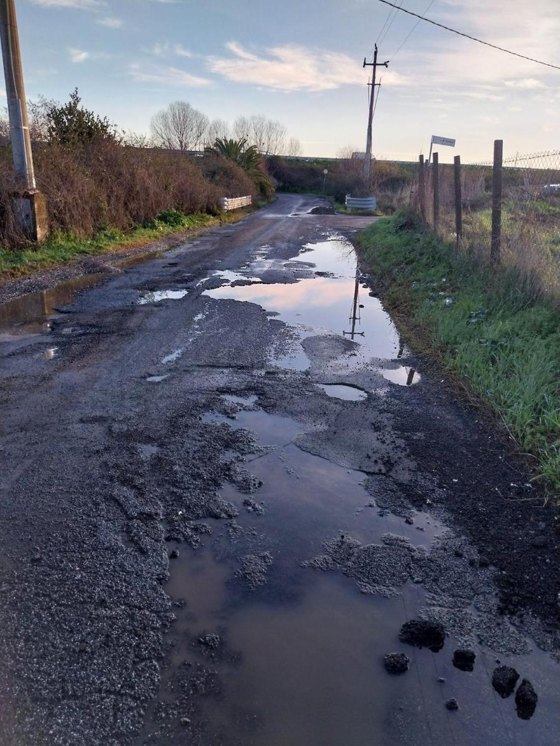 Strade dissestate e pericolose, cittadini e automobilisti esasperati