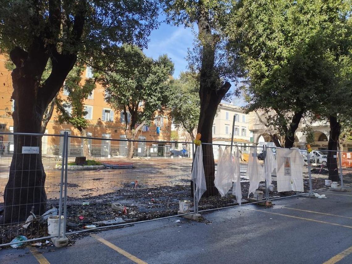 Mercato, in attesa dell&rsquo;esito della perizia operatori sul piede di guerra