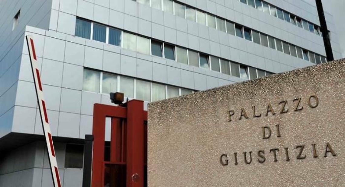 Violenza sessuale: arrestato un professore