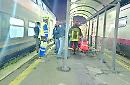Mistero in stazione: 24enne travolto da un treno rischia l&rsquo;amputazione del braccio