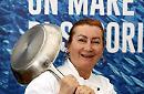 La ricetta di Vittoria Tassoni: bavarese ai peperoni con ripieno di caprino, crumble e gel di aceto di kiwi