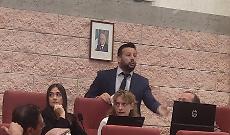 Caos in aula Pucci nei primi minuti del Consiglio comunale