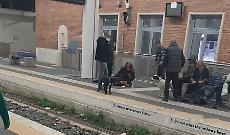 La battaglia notturna di chi vive senza tetto